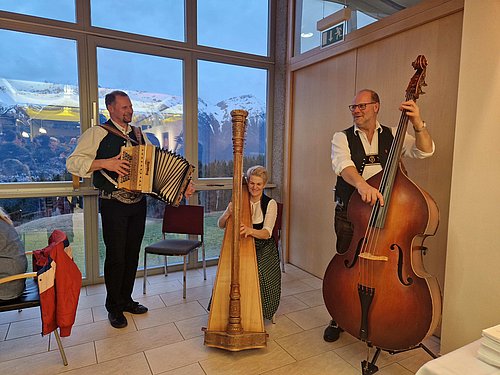 Die Naviser Hausmusik beim Weißwursthoangart