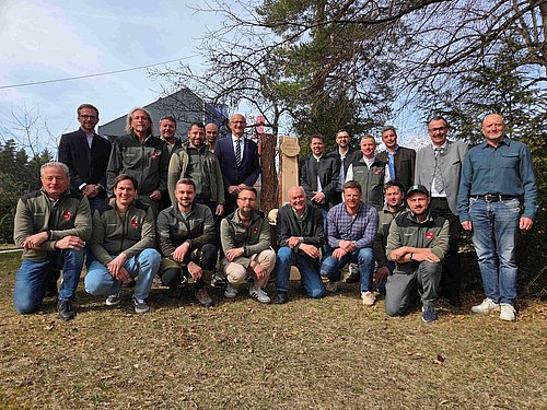 Die neuen und alten Waldaufseher-Vertreter mit den Ehrengästen
