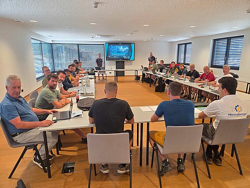 reges Teilnehmerinteresse von Waldaufsehern, Mitgliedern der Feuerwehr sowie weiteren Interessierten