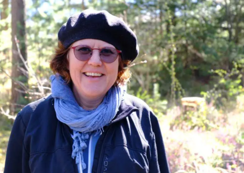 Lehrerin Renate Hölzl hat bereits mehrere Projekte zusammen mit Waldaufseher de Jel durchgeführt. Hölzl ist auch Obfrau des Vereins Osttirol Natur © André Schmidt