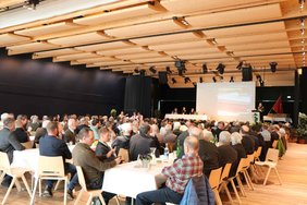 250 Teilnehmer bei der Vollversammlung aus ganz Tirol 
