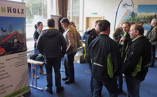 Rege Holzgespräche bei der Fachaustellung "Forum Wald"