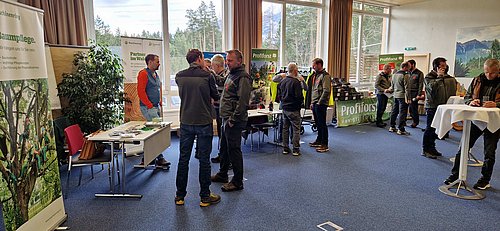 Rege Holzgespräche bei der Fachausstellung „Forum Wald“